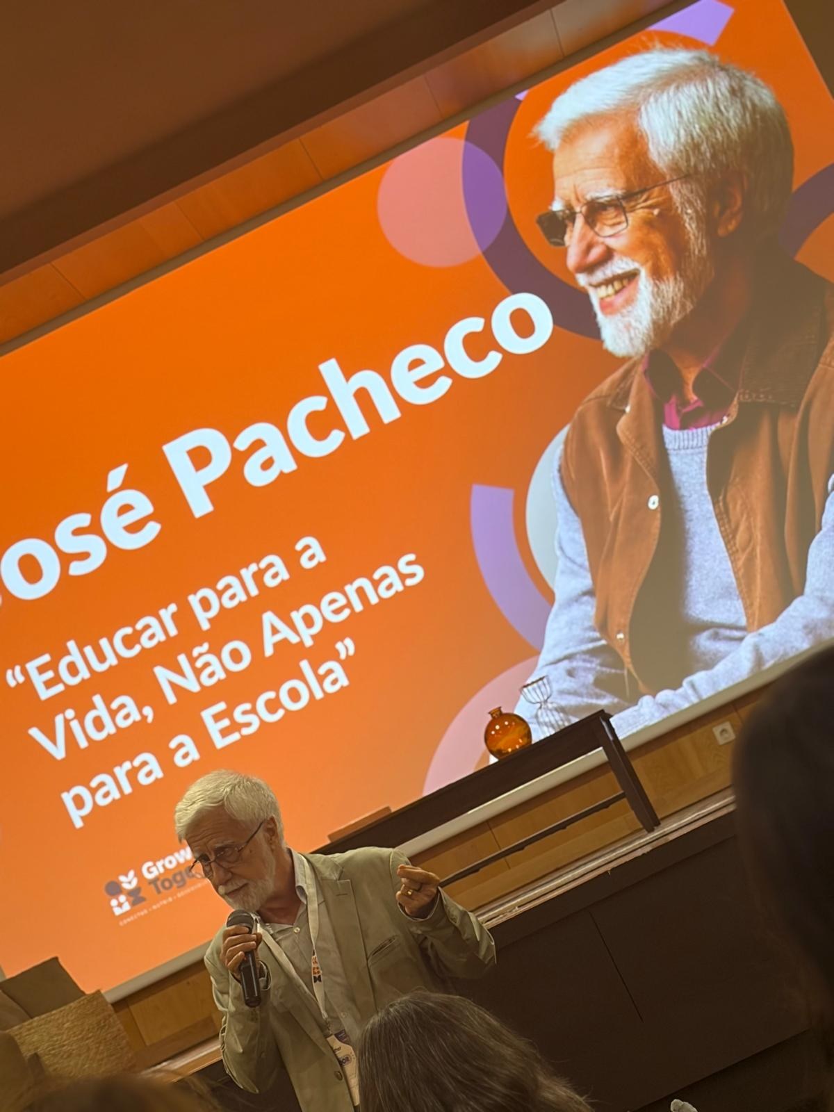 José Pacheco na palestra Educar para a Vida, Não Apenas para a Escola
